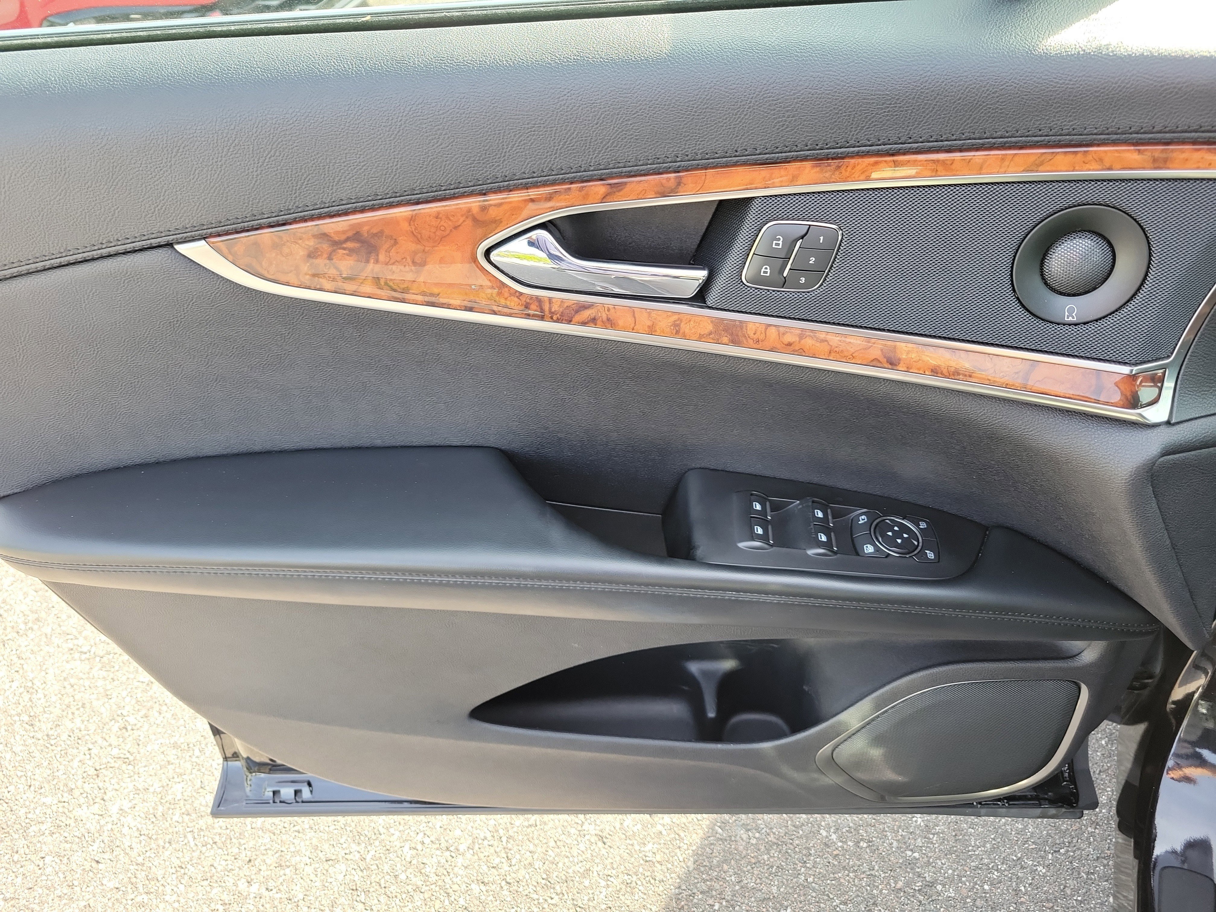 Used 2020 Lincoln Nautilus Reserve image 21