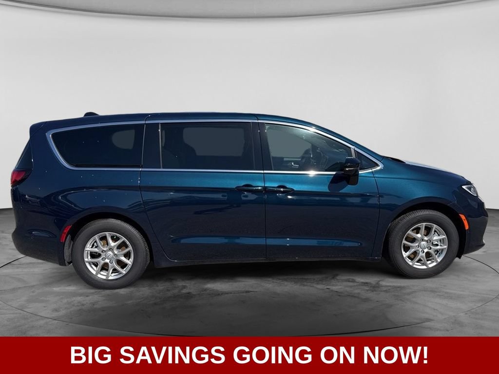 New 2025 Chrysler Pacifica Select FWD image 3