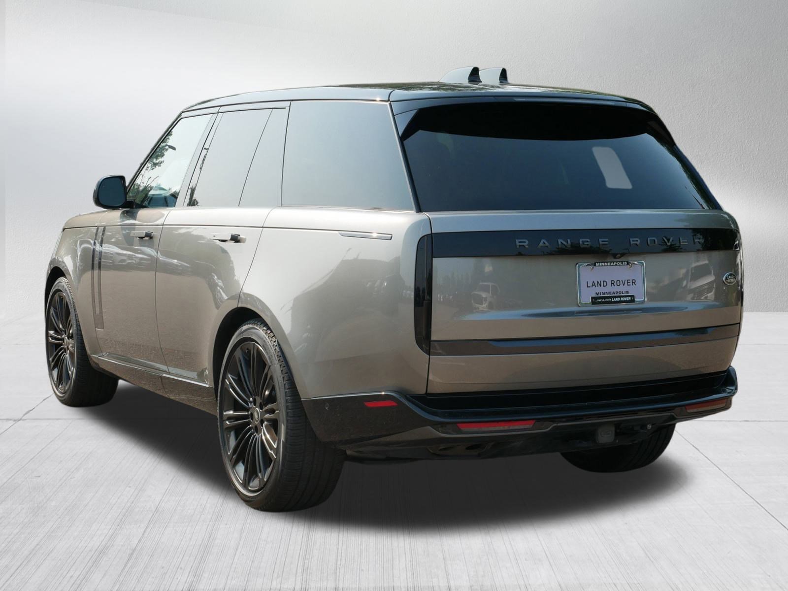 Used 2023 Land Rover Range Rover SE image 7