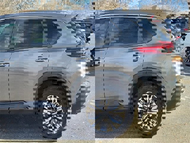 Used 2023 Nissan Rogue SV image 6