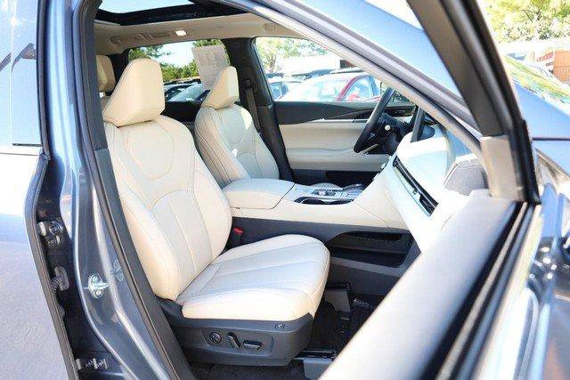 Used 2025 INFINITI QX60 Sensory AWD/4WD image 29