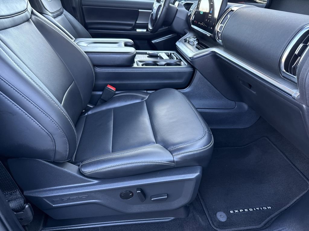 Used 2025 Ford Expedition Max Platinum image 13
