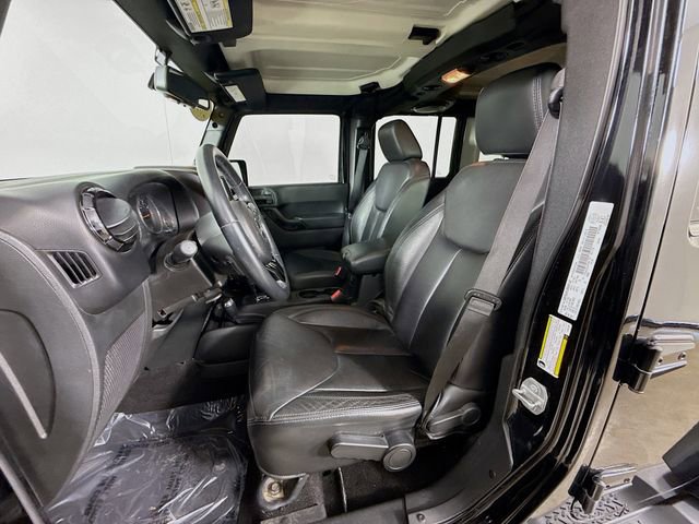 Used 2014 Jeep Wrangler Unlimited Sahara w/ Dual Top Group AWD/4WD image 19