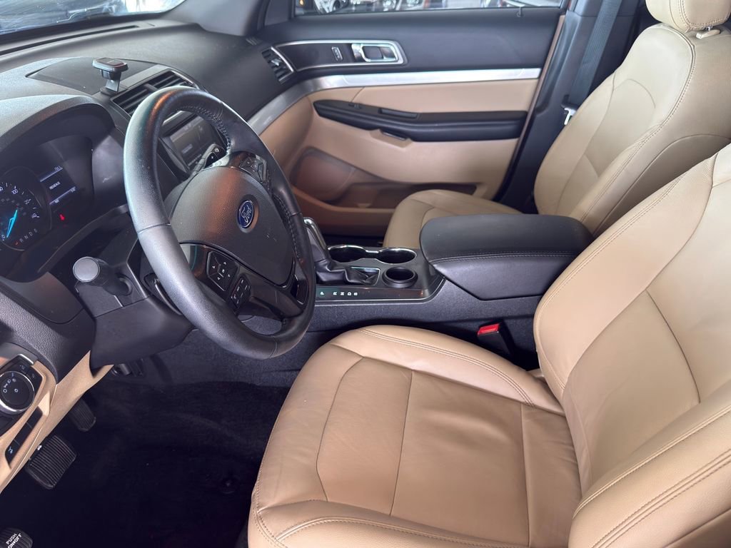 Used 2016 Ford Explorer XLT w/ Equipment Group 202A FWD image 11