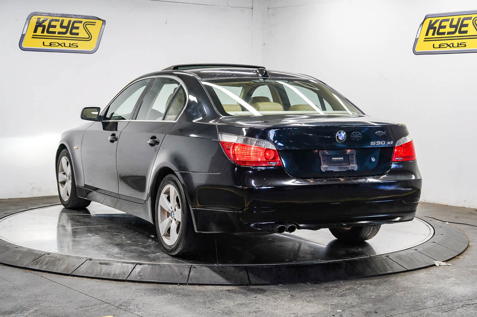 Used 2007 BMW 530xi Sedan AWD/4WD image 2