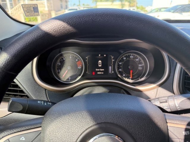 Used 2016 Jeep Cherokee Sport FWD image 18