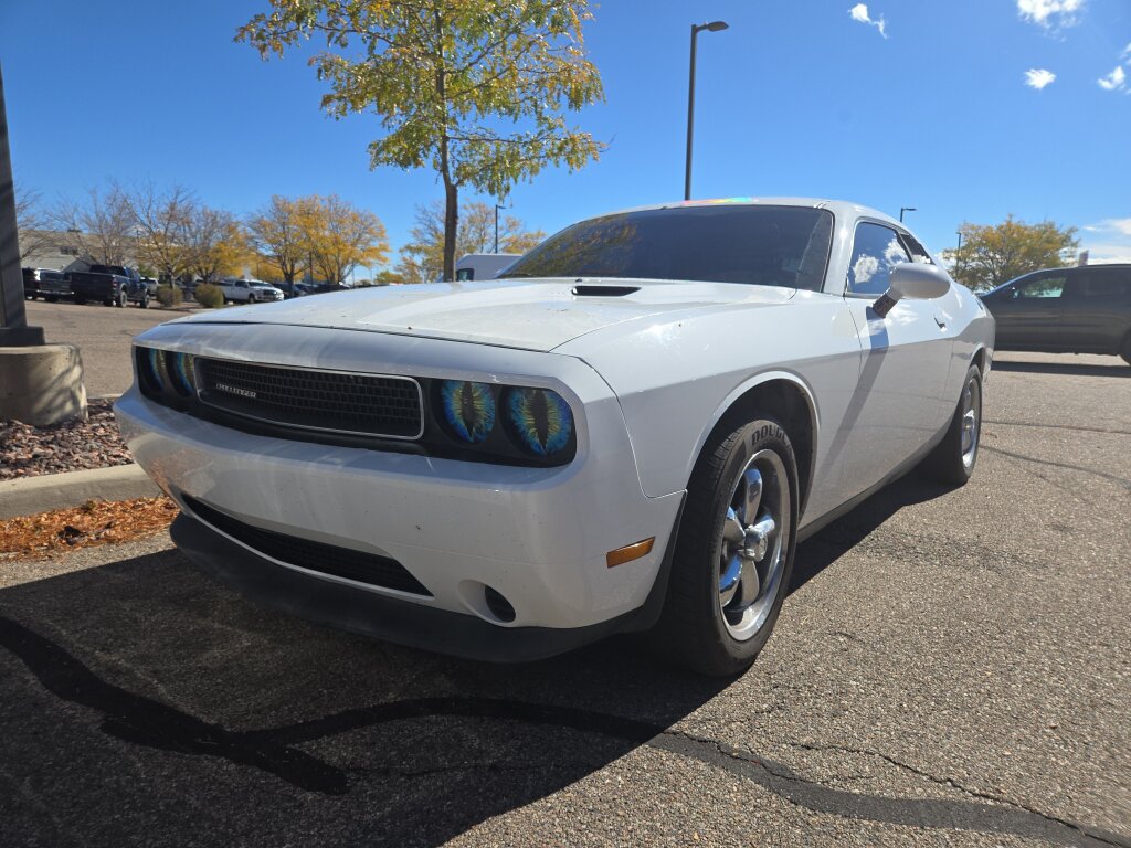 Used 2014 Dodge Challenger SXT RWD image 2