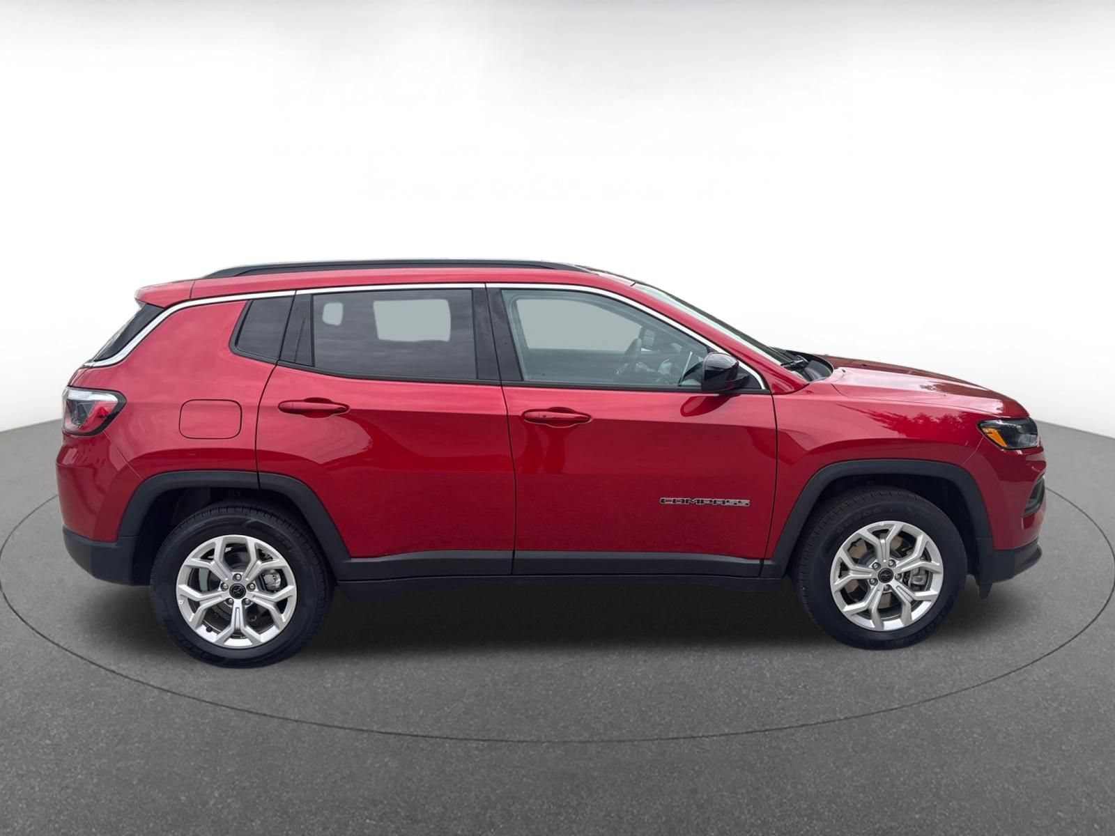 Used 2025 Jeep Compass Latitude AWD/4WD image 10