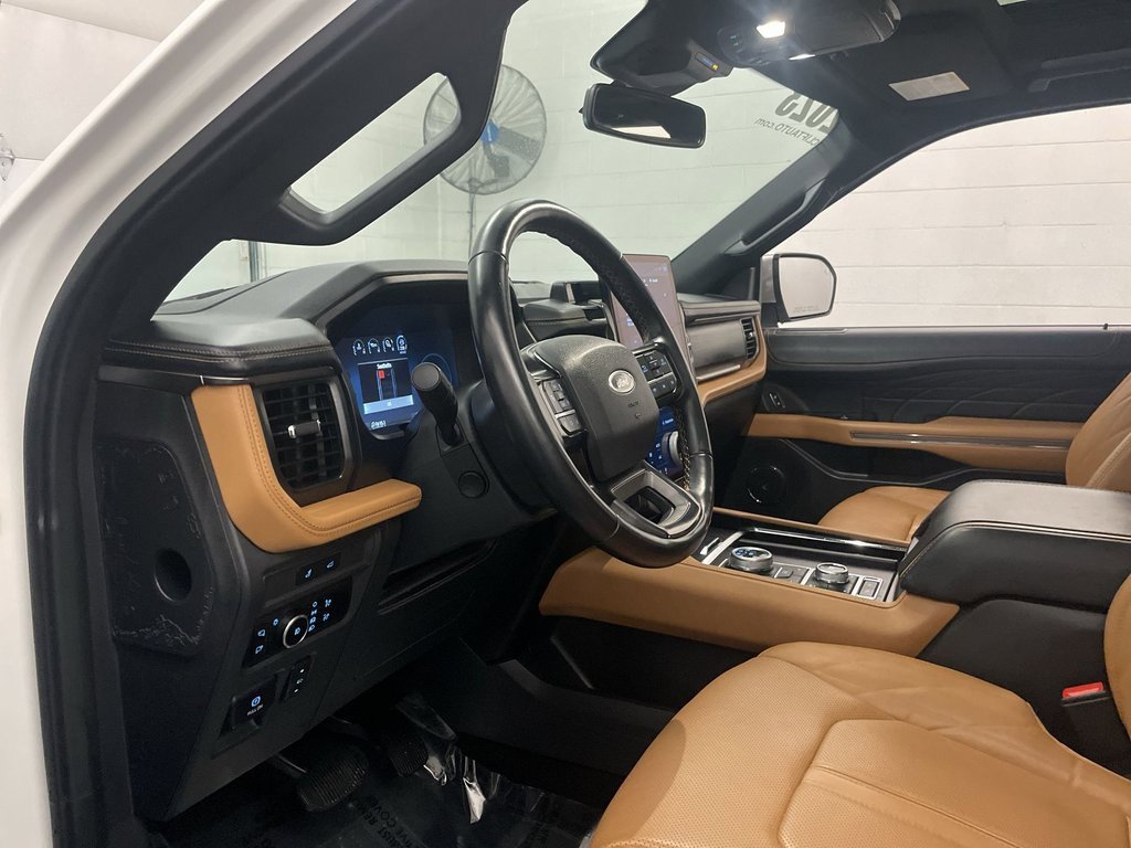 Used 2023 Ford Expedition Platinum image 4