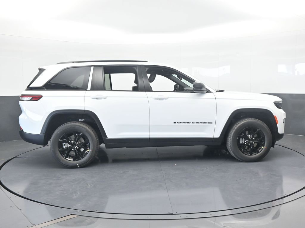New 2025 Jeep Grand Cherokee Altitude image 7