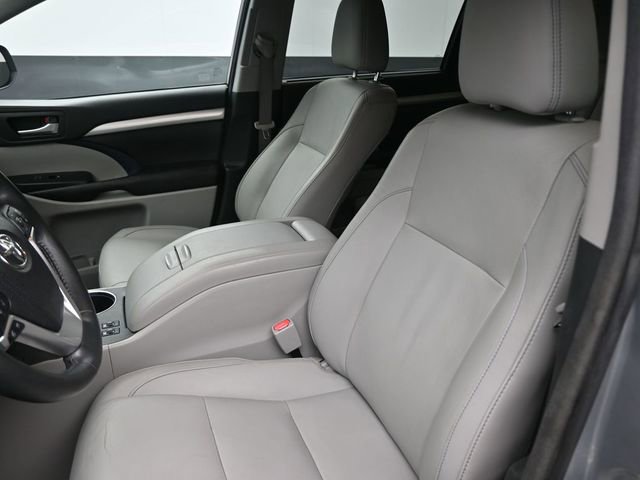 Used 2015 Toyota Highlander XLE image 19