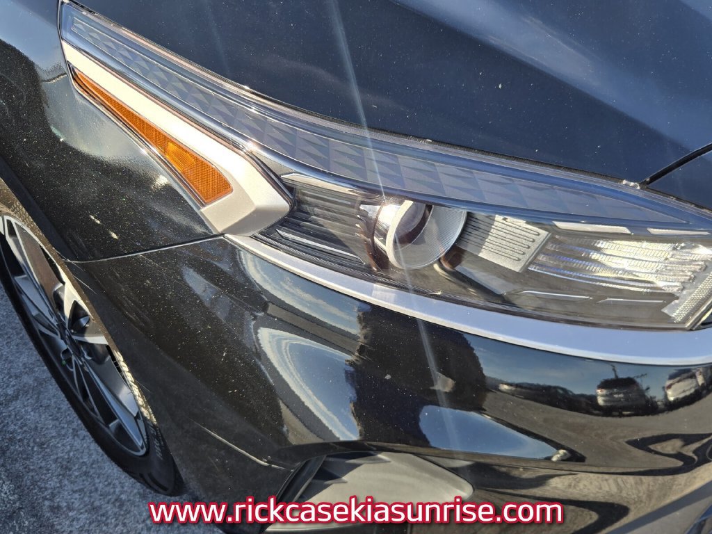 Used 2024 Kia Forte LXS w/ LXS Technology Package FWD image 8