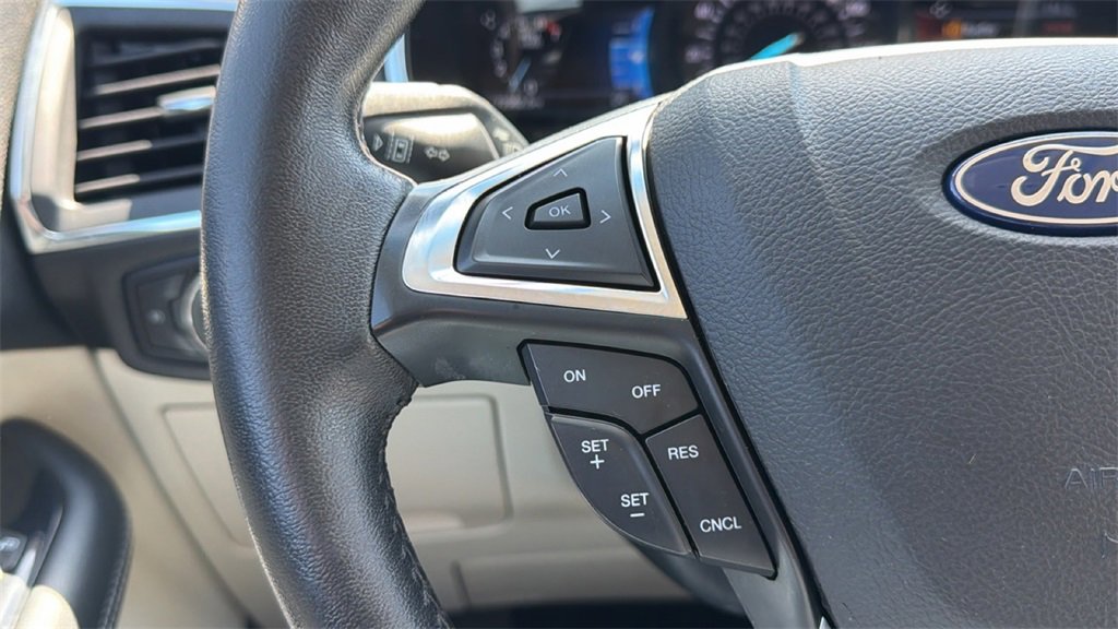 Used 2020 Ford Edge Titanium image 27