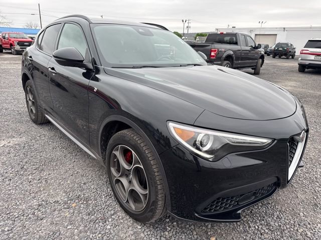Used 2022 Alfa Romeo Stelvio Ti AWD/4WD image 4
