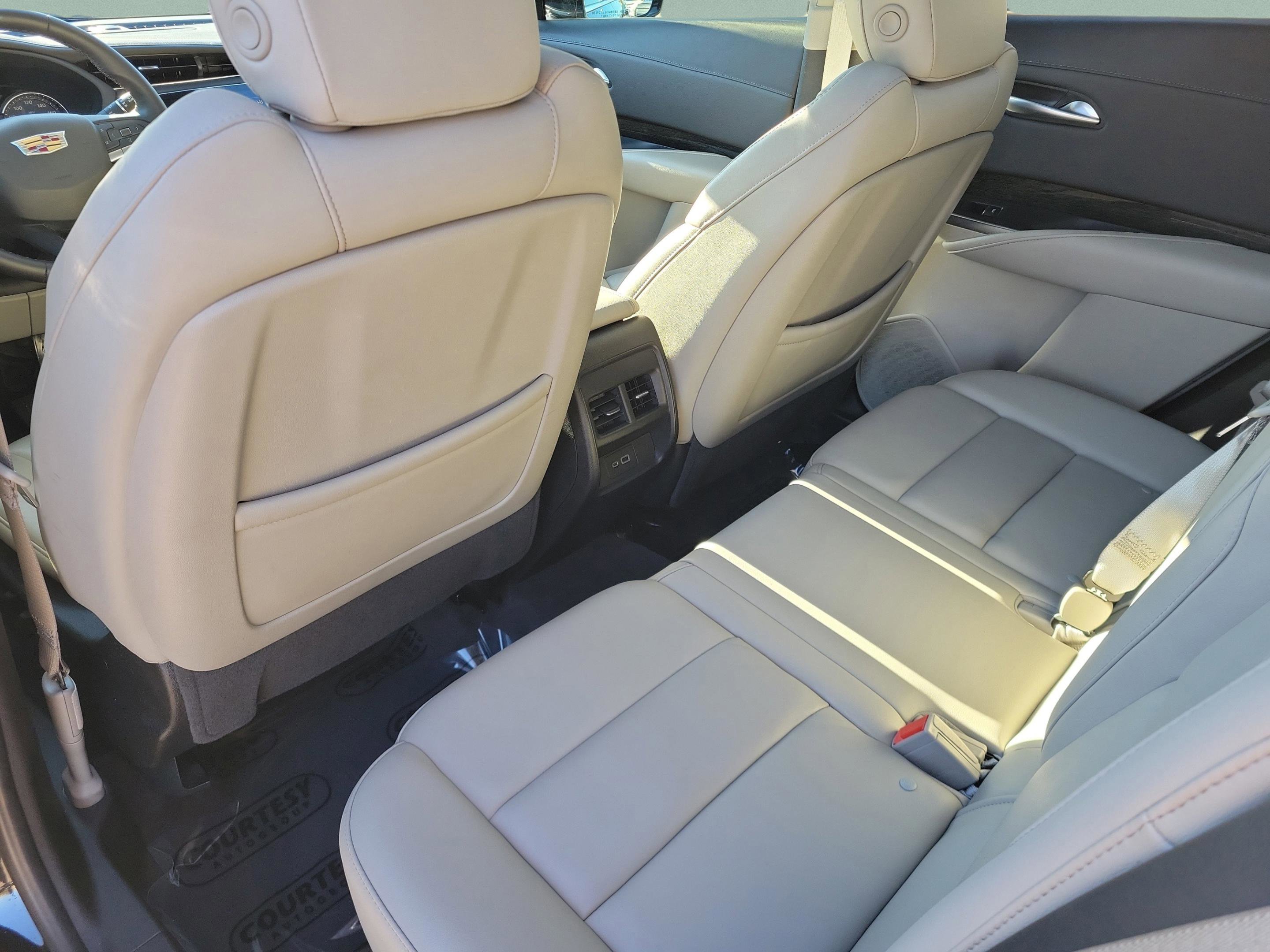 Used 2022 Cadillac XT4 Premium Luxury w/ Enhanced Visibility Package image 15