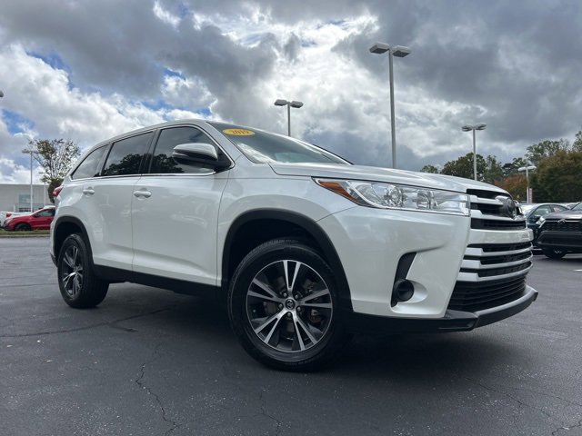 Used 2019 Toyota Highlander LE image 3