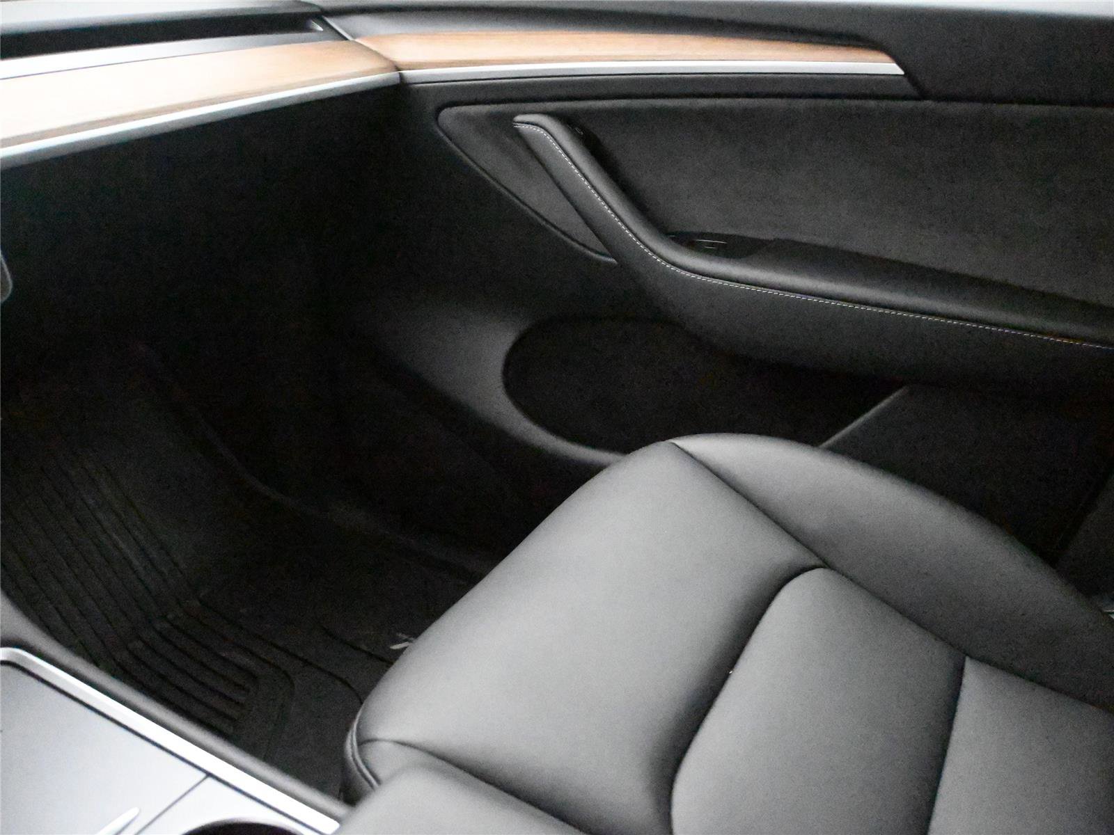 Used 2025 Tesla Model Y Performance image 4