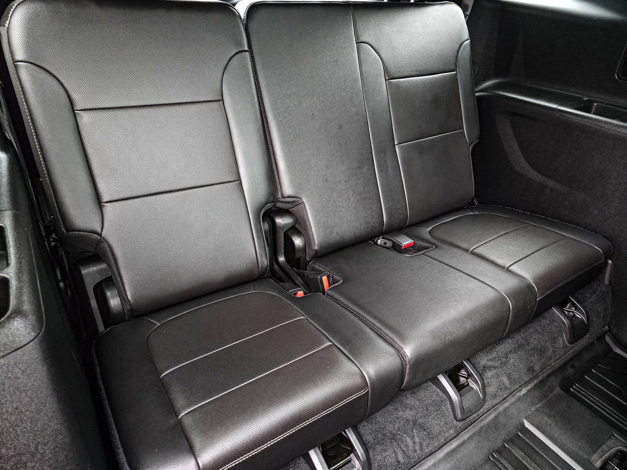 Used 2023 Chevrolet Traverse Premier w/ Redline Edition image 42