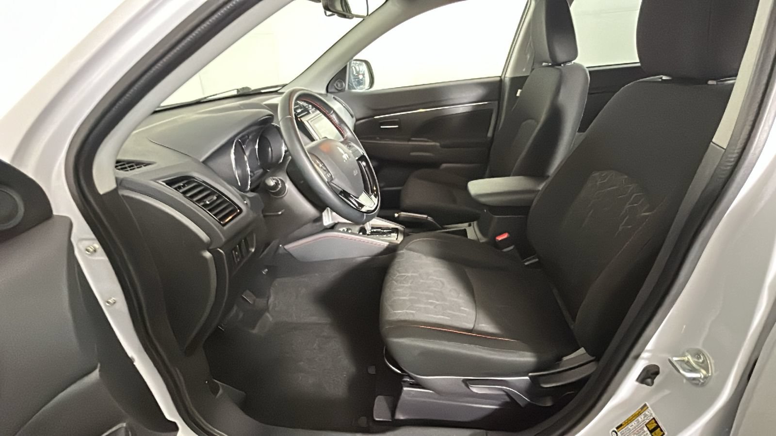 Used 2025 Mitsubishi Outlander Sport LE AWD/4WD image 12