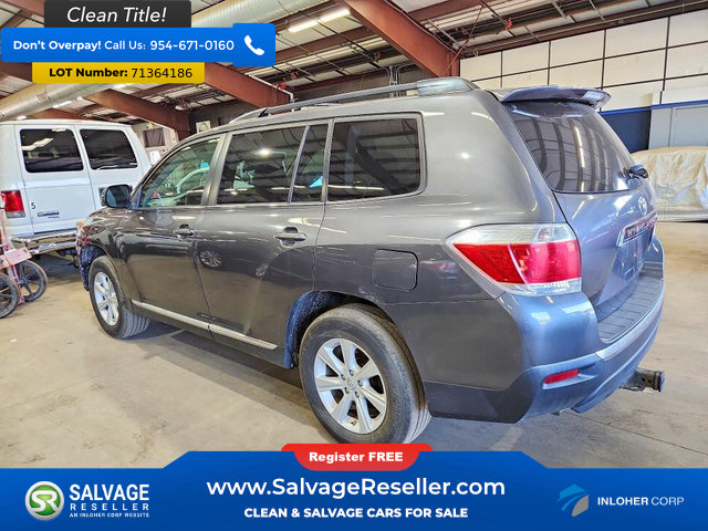 Used 2013 Toyota Highlander Plus AWD/4WD image 3