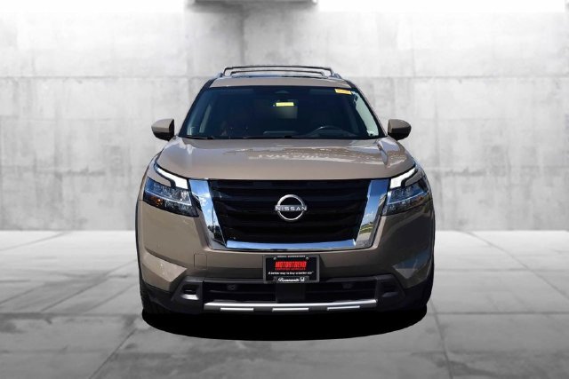 Used 2024 Nissan Pathfinder Platinum w/ Cargo Package AWD/4WD image 4