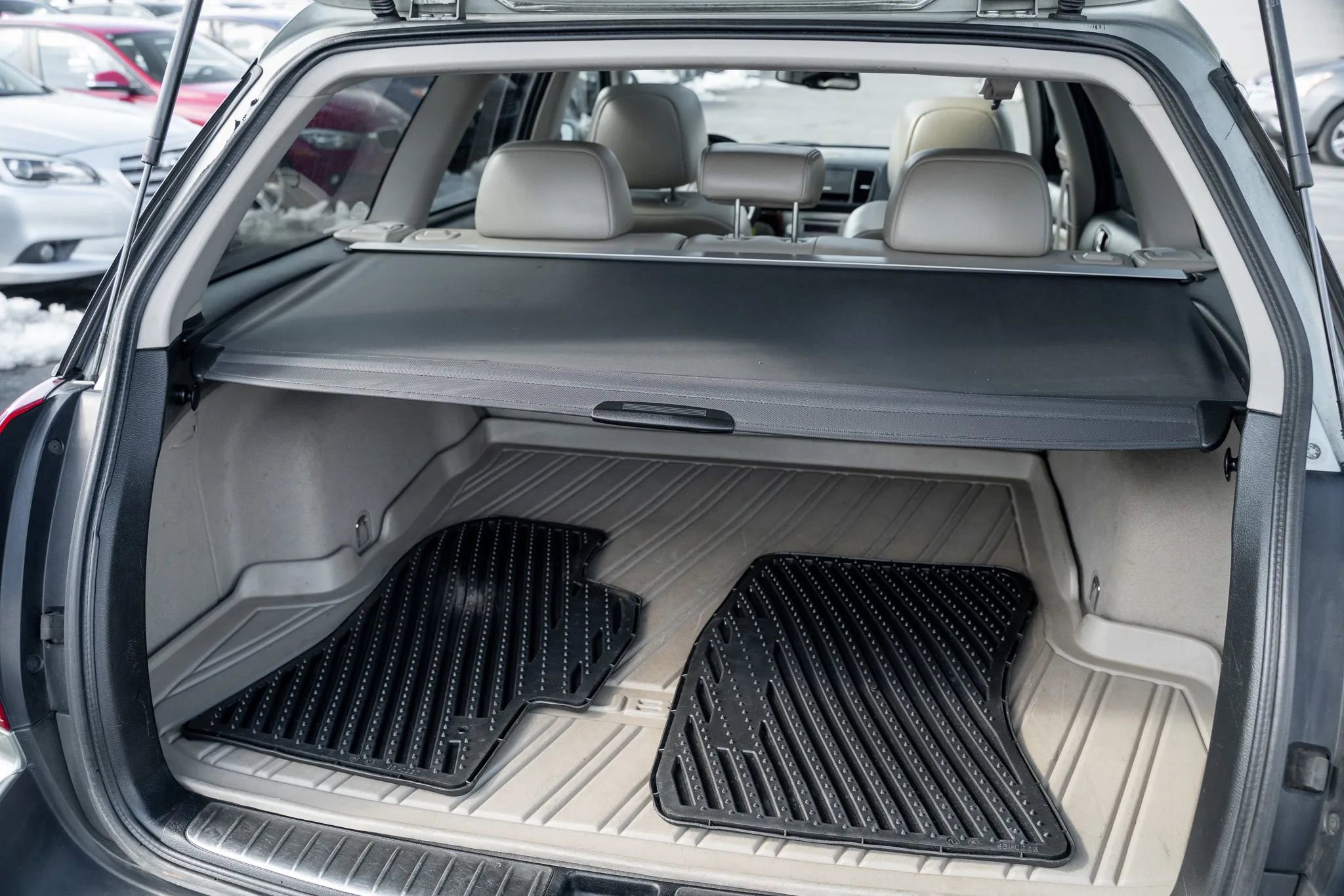 Used 2009 Subaru Outback 3.0R Limited image 9