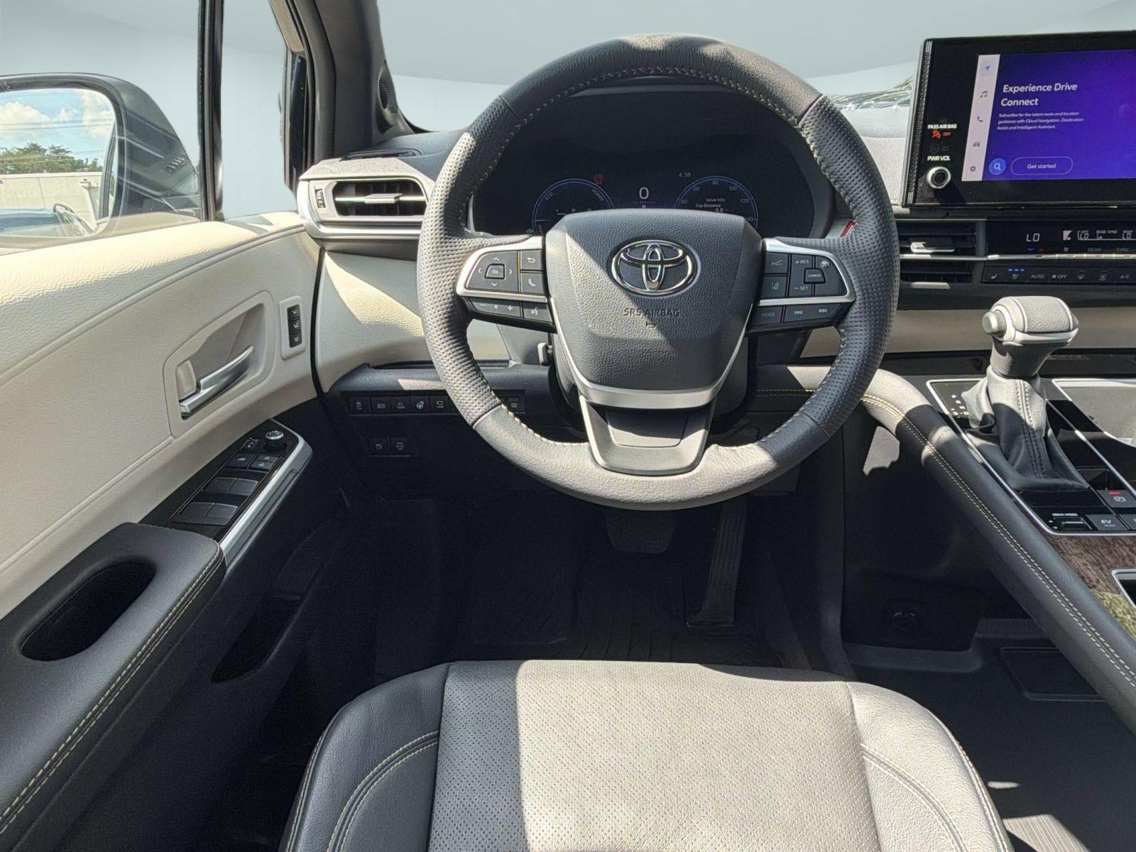 Used 2025 Toyota Sienna Platinum AWD/4WD image 28