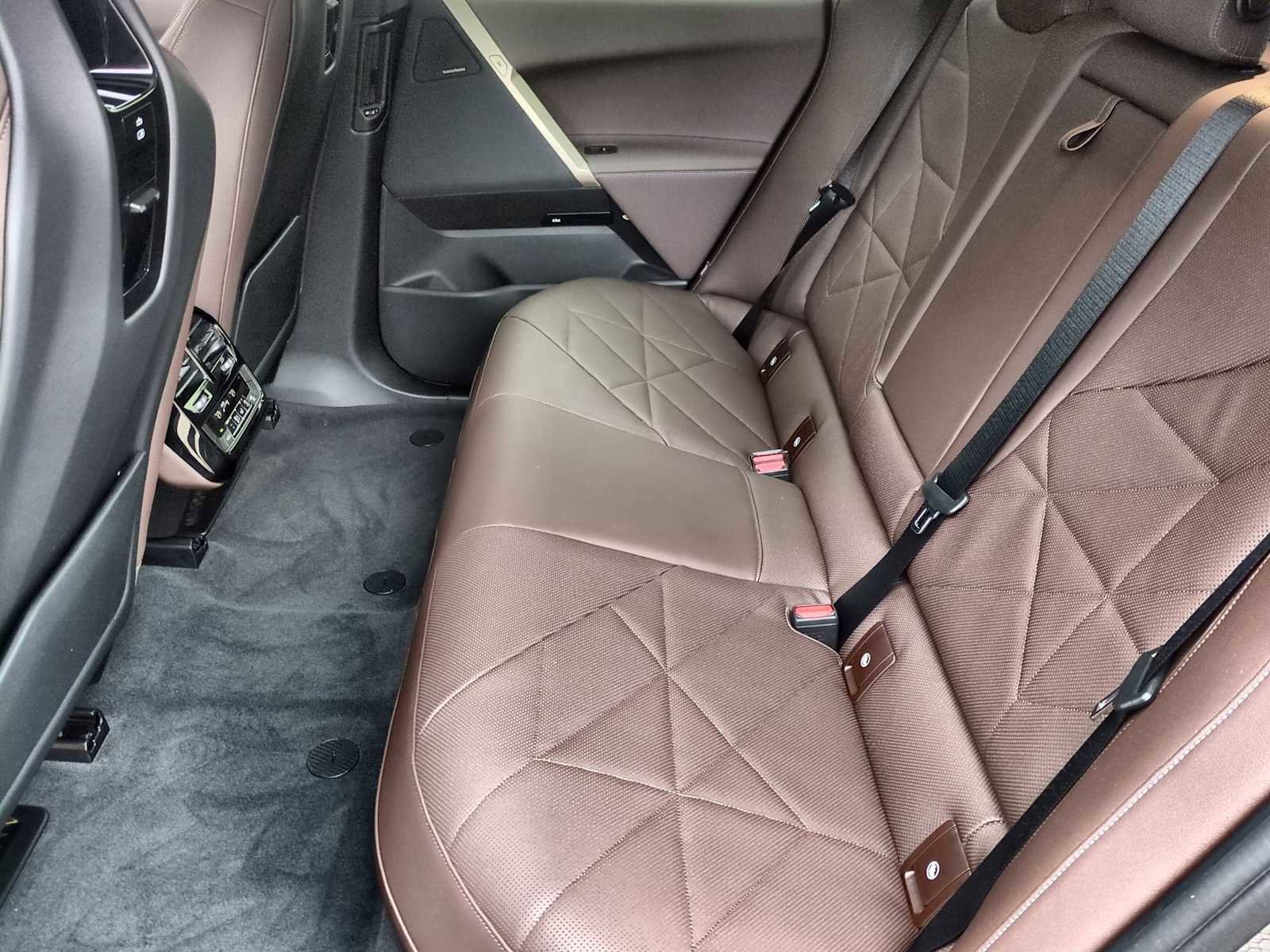 Used 2025 BMW iX xDrive50 image 20