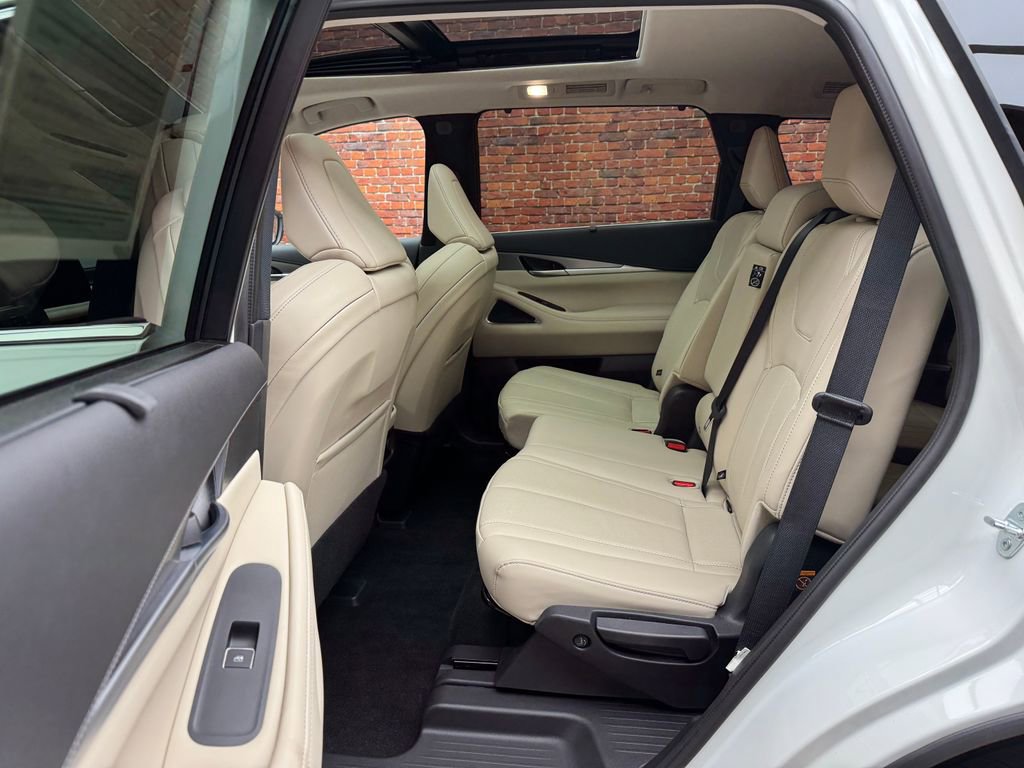 Used 2024 INFINITI QX60 Luxe w/ Performance Audio Package image 24