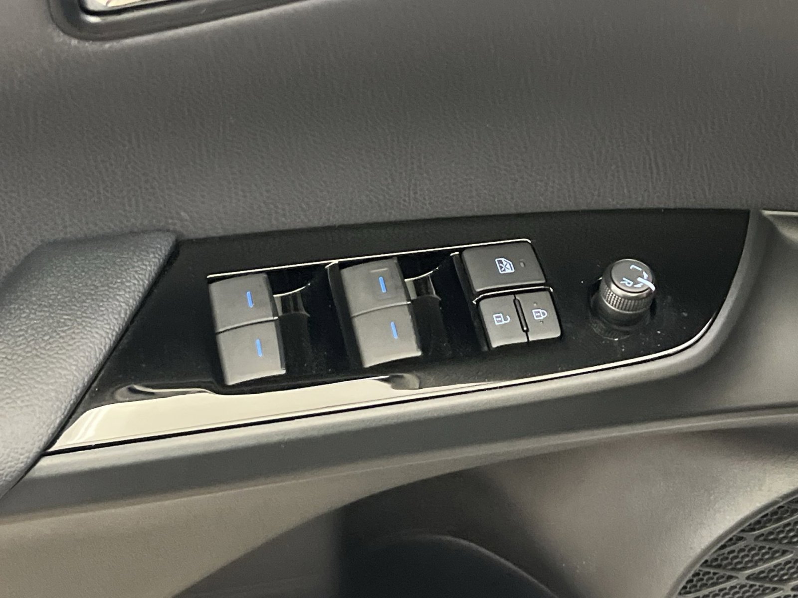 Used 2020 Toyota Prius Prime Limited image 13