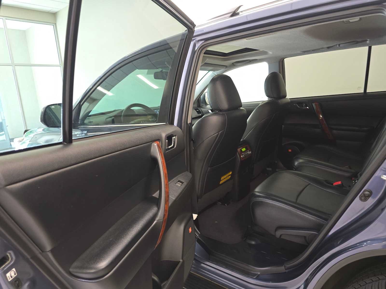 Used 2013 Toyota Highlander Limited AWD/4WD image 26