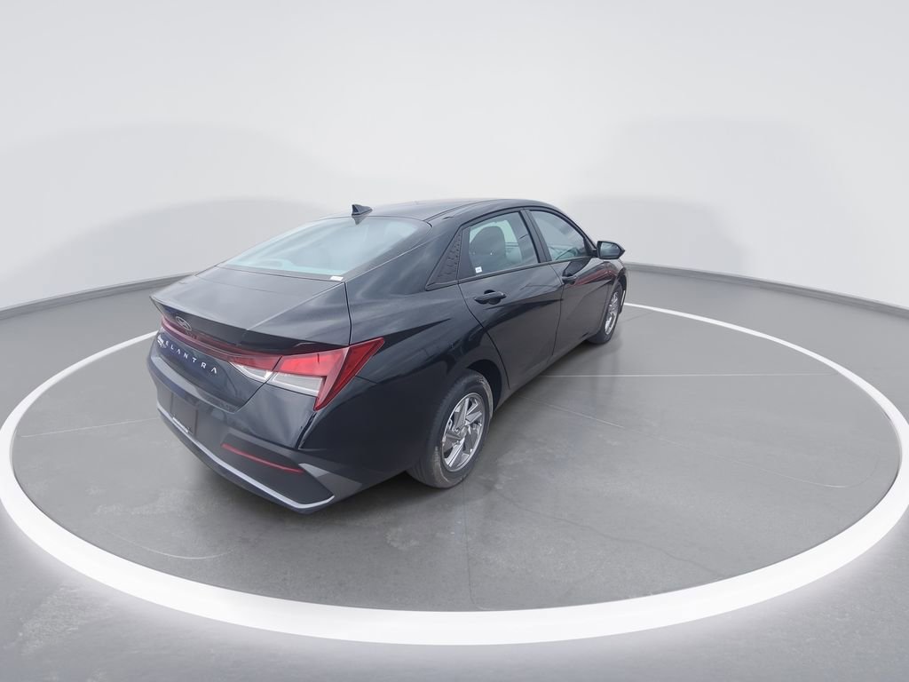 New 2026 Hyundai Elantra SE FWD image 8