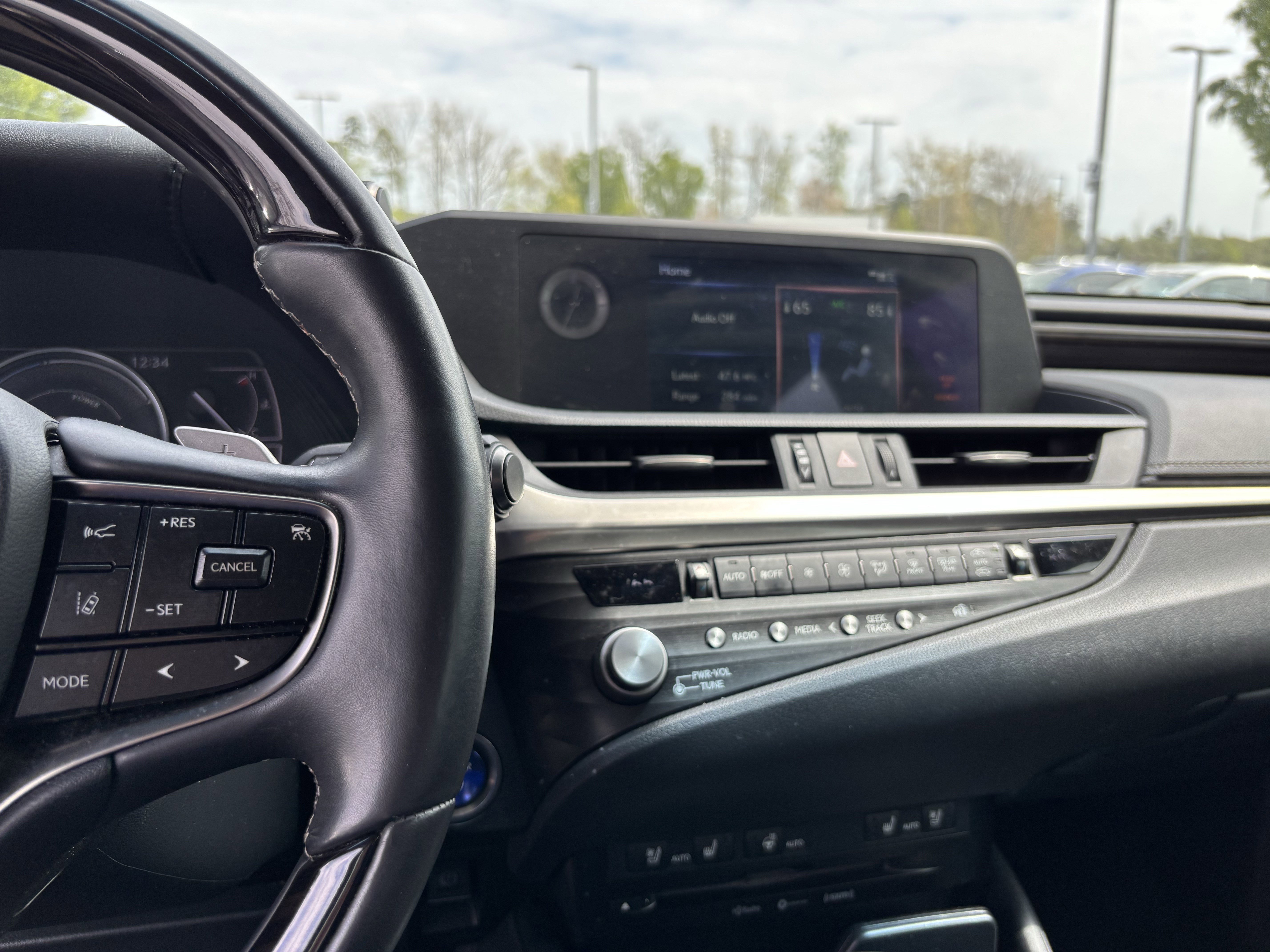 Used 2021 Lexus ES 300h w/ Premium Package image 18