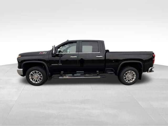 Used 2024 Chevrolet Silverado 3500 LTZ w/ LTZ Plus Package image 3