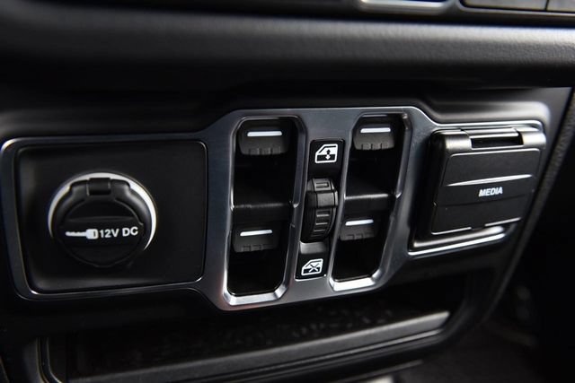 Used 2025 Jeep Wrangler Unlimited Sahara w/ Safety Group AWD/4WD image 16