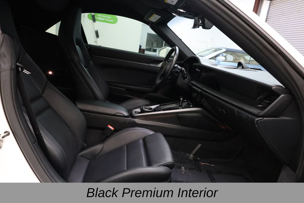 Used 2025 Porsche 911 Carrera RWD image 13