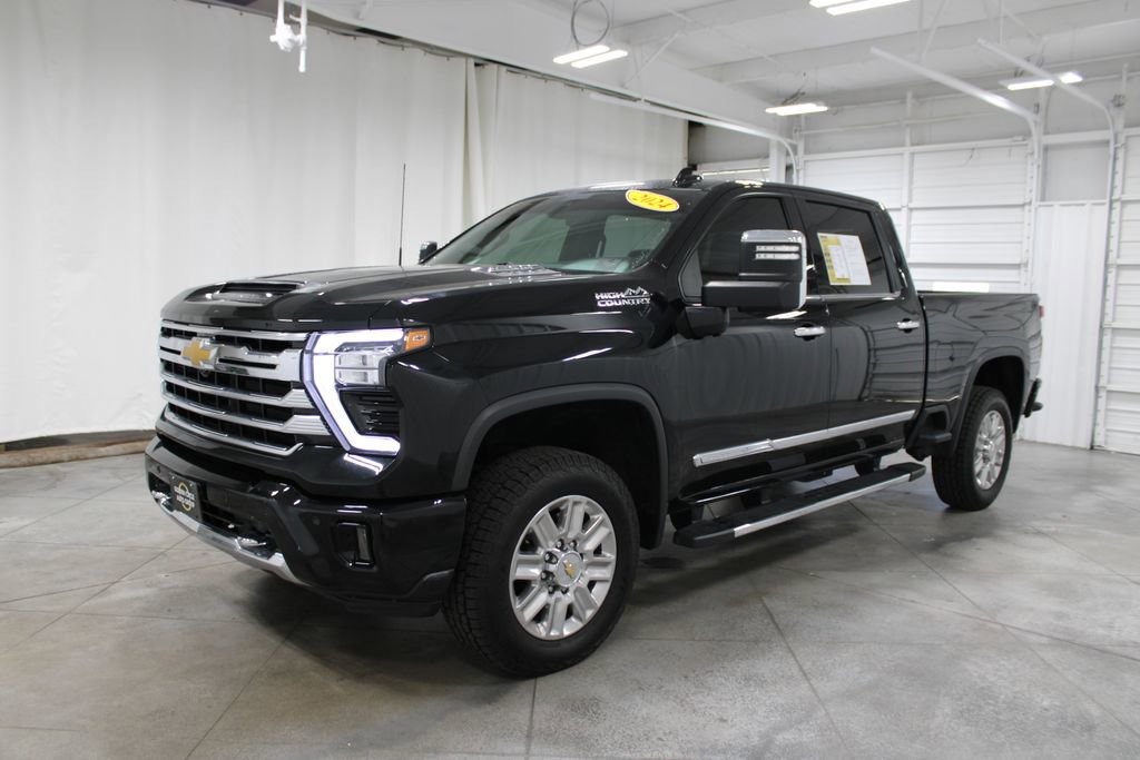Used 2024 Chevrolet Silverado 2500 High Country image 3