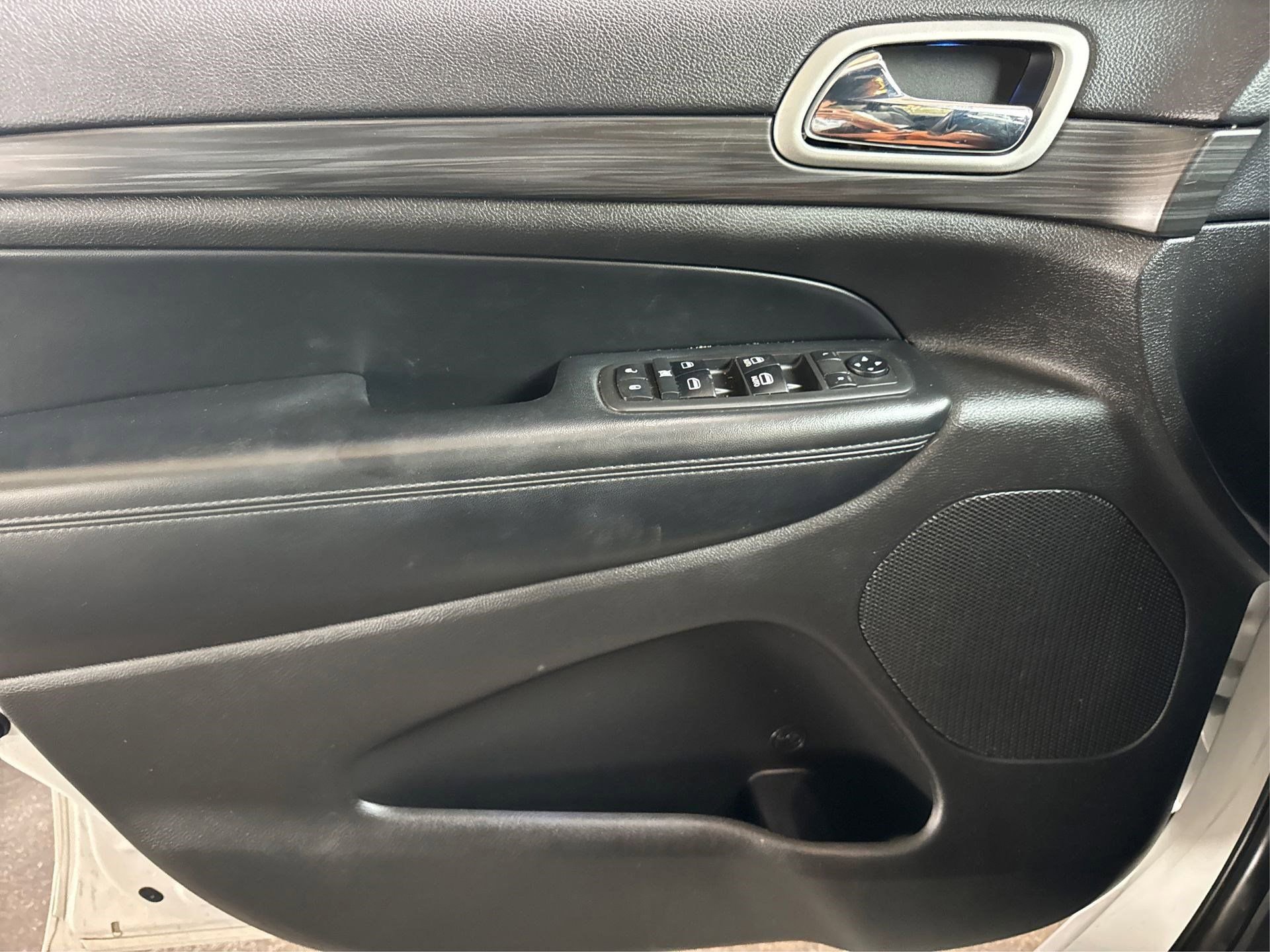 Used 2021 Jeep Grand Cherokee Laredo X image 25