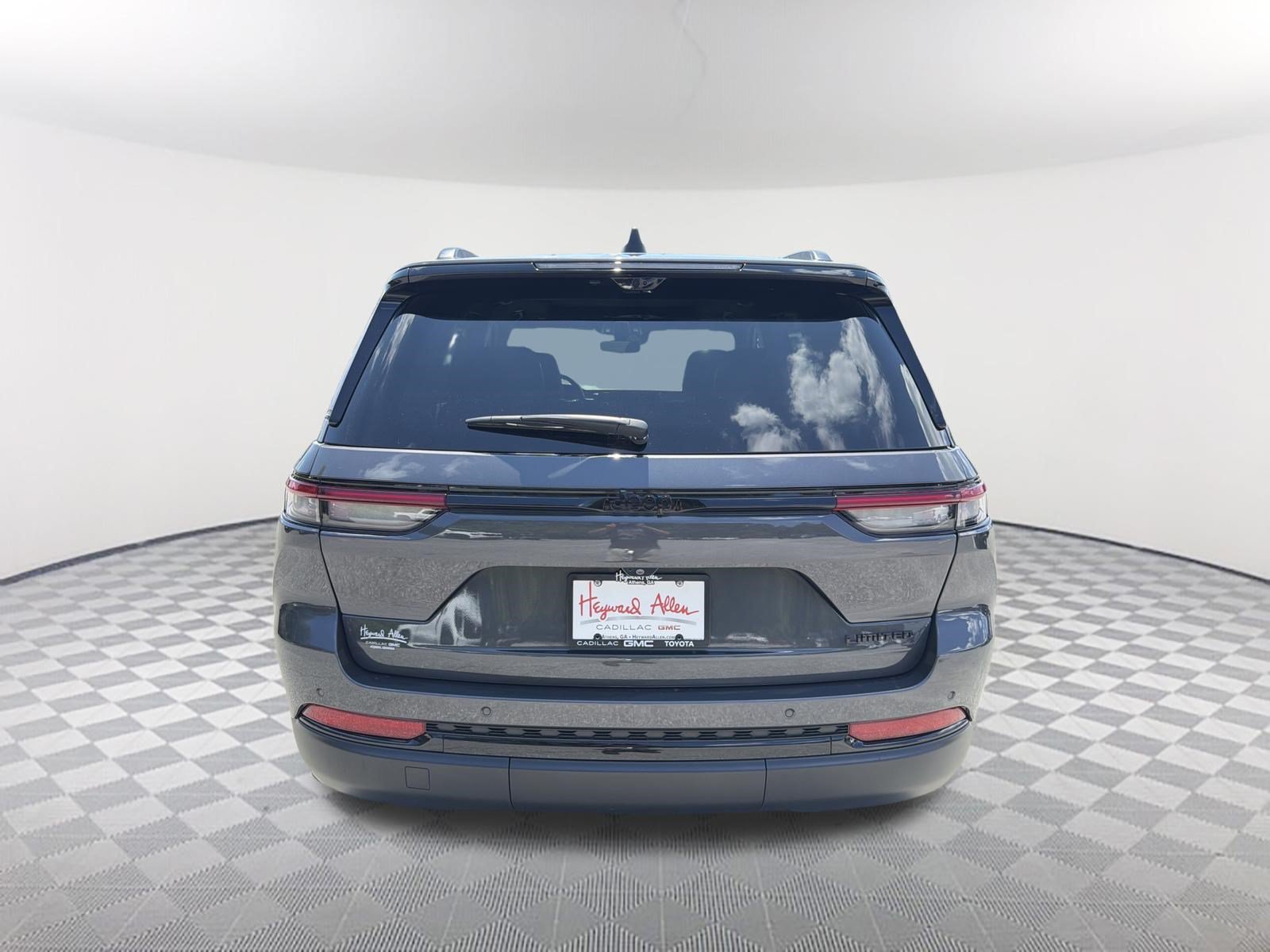 Used 2025 Jeep Grand Cherokee Limited w/ Luxury Tech Group II RWD image 5