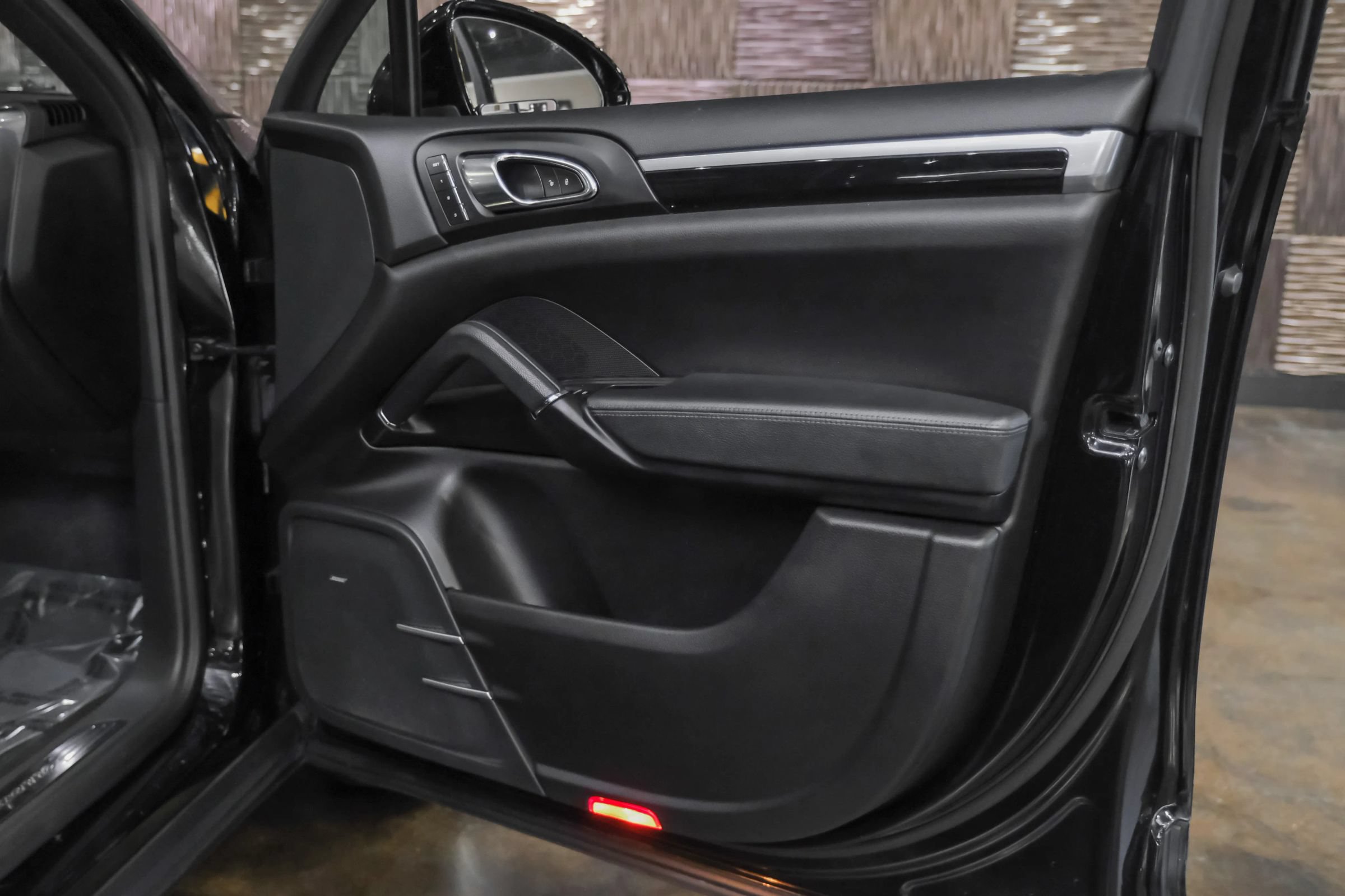 Used 2018 Porsche Cayenne AWD/4WD image 41
