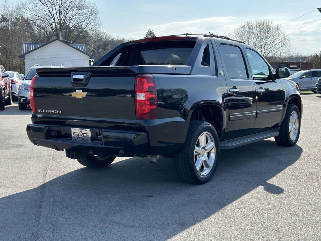 Used 2013 Chevrolet Avalanche LT w/ All-Star Edition image 3
