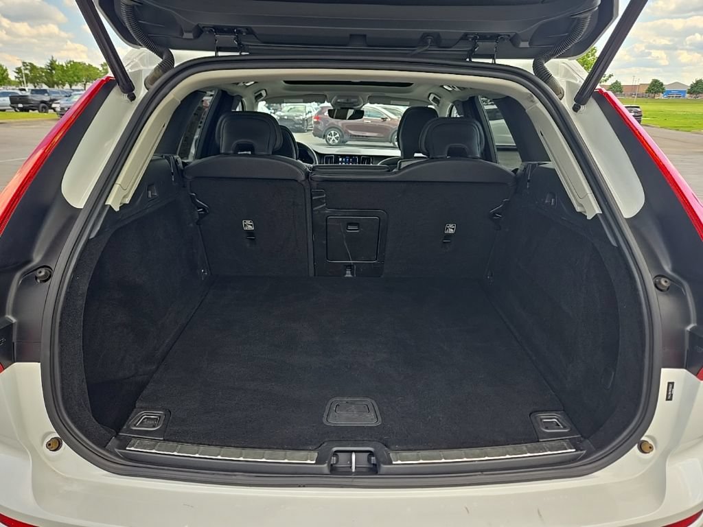 Used 2022 Volvo XC60 B5 Momentum AWD/4WD image 38