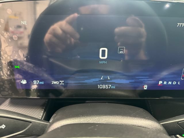 Used 2025 Chevrolet Equinox LT AWD/4WD image 2