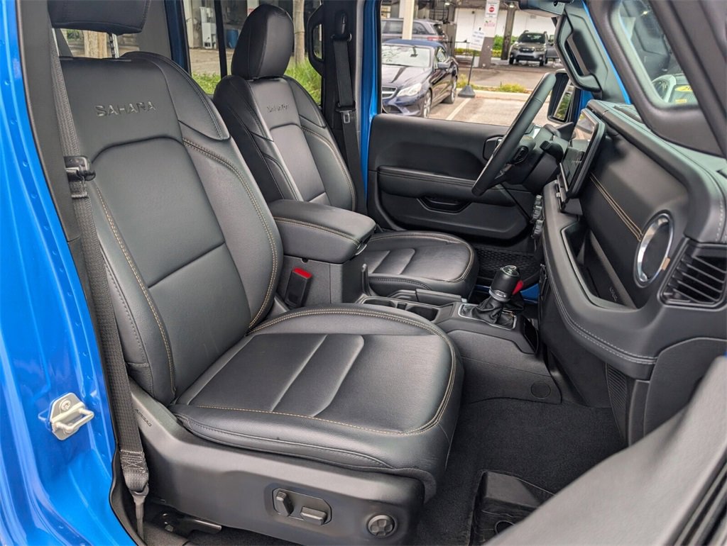 Certified 2024 Jeep Wrangler Sahara w/ Technology Group image 18