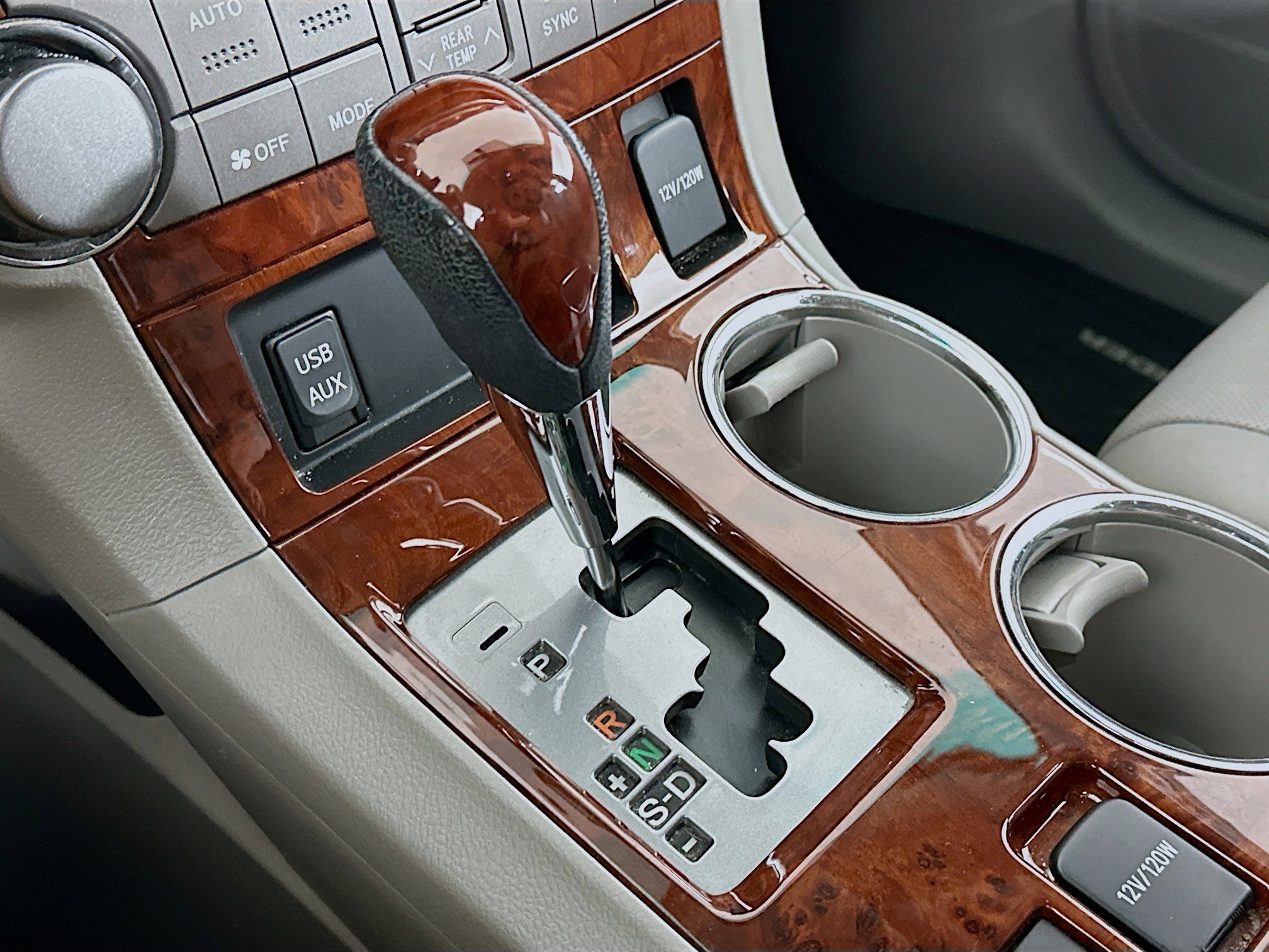 Used 2013 Toyota Highlander Limited image 25