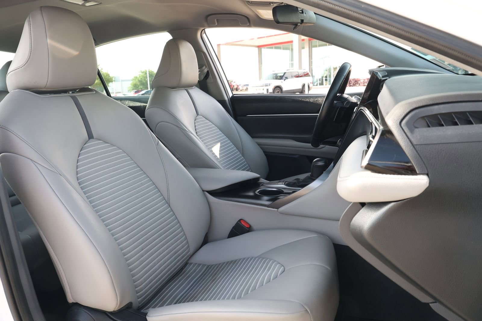 Used 2024 Toyota Camry SE image 29