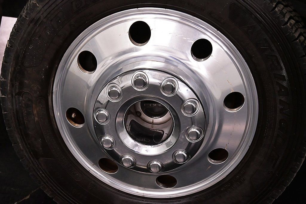 Used 2025 Ford F450 Platinum w/ FX4 Off-Road Package image 9