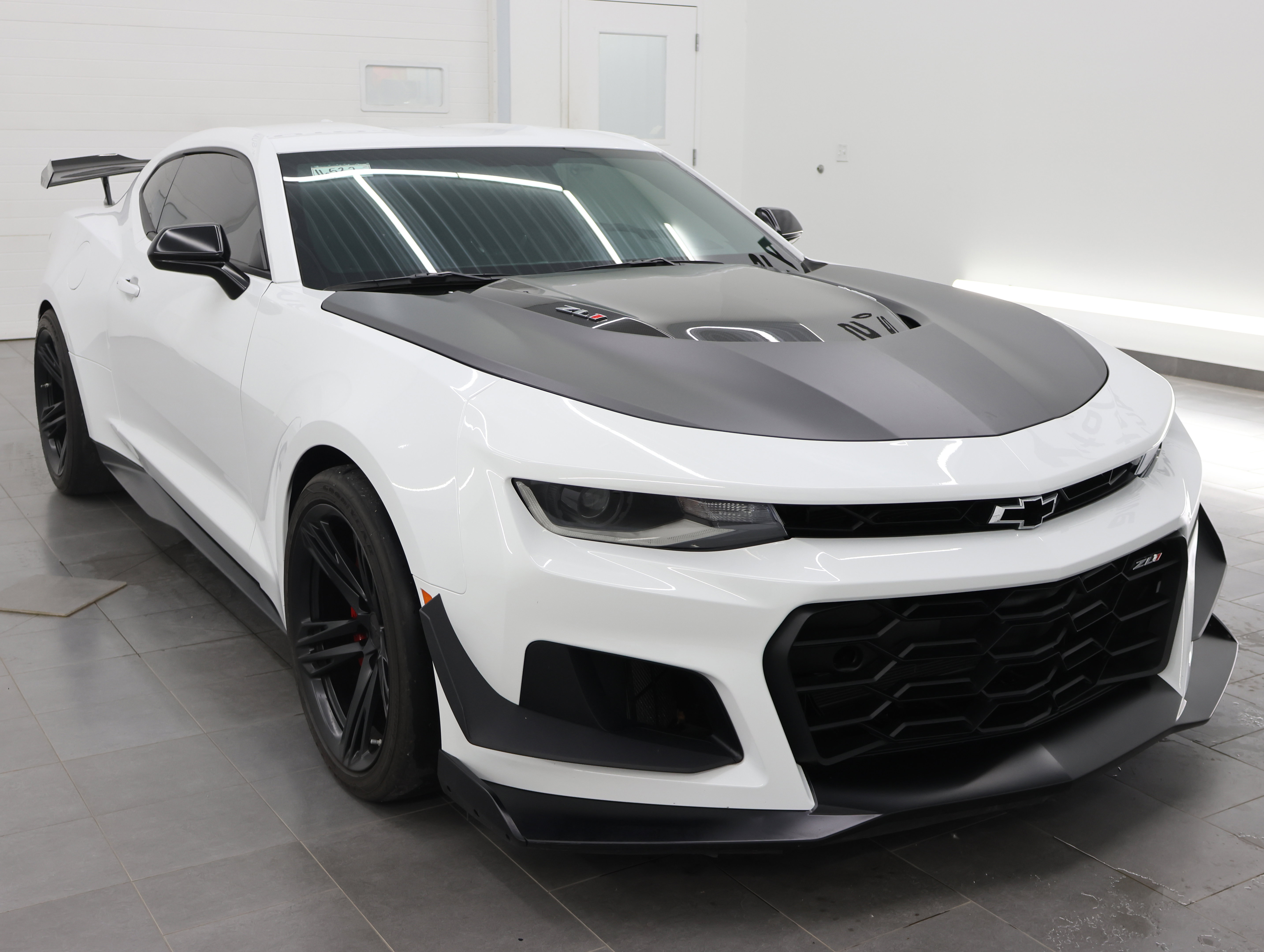 Used 2019 Chevrolet Camaro ZL1 RWD image 2