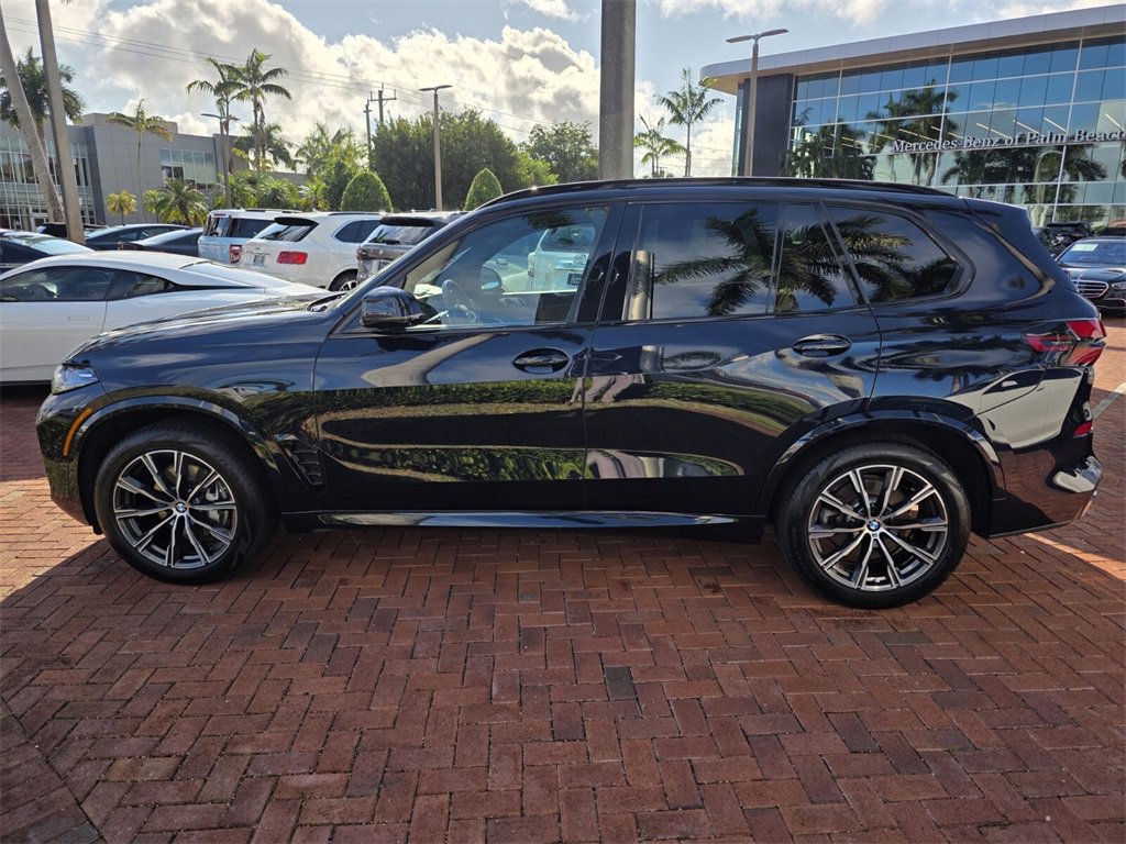 Used 2024 BMW X5 xDrive40i w/ M Sport Package image 3