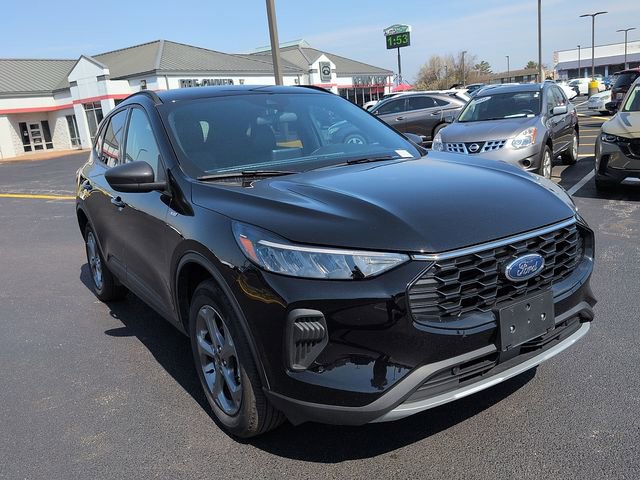 Used 2025 Ford Escape ST-Line image 2